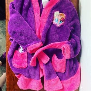 Fuzzy and Super Cozy Purple and Pink Frozen Bathrobe ❄️♥️  Girls 2T/3T